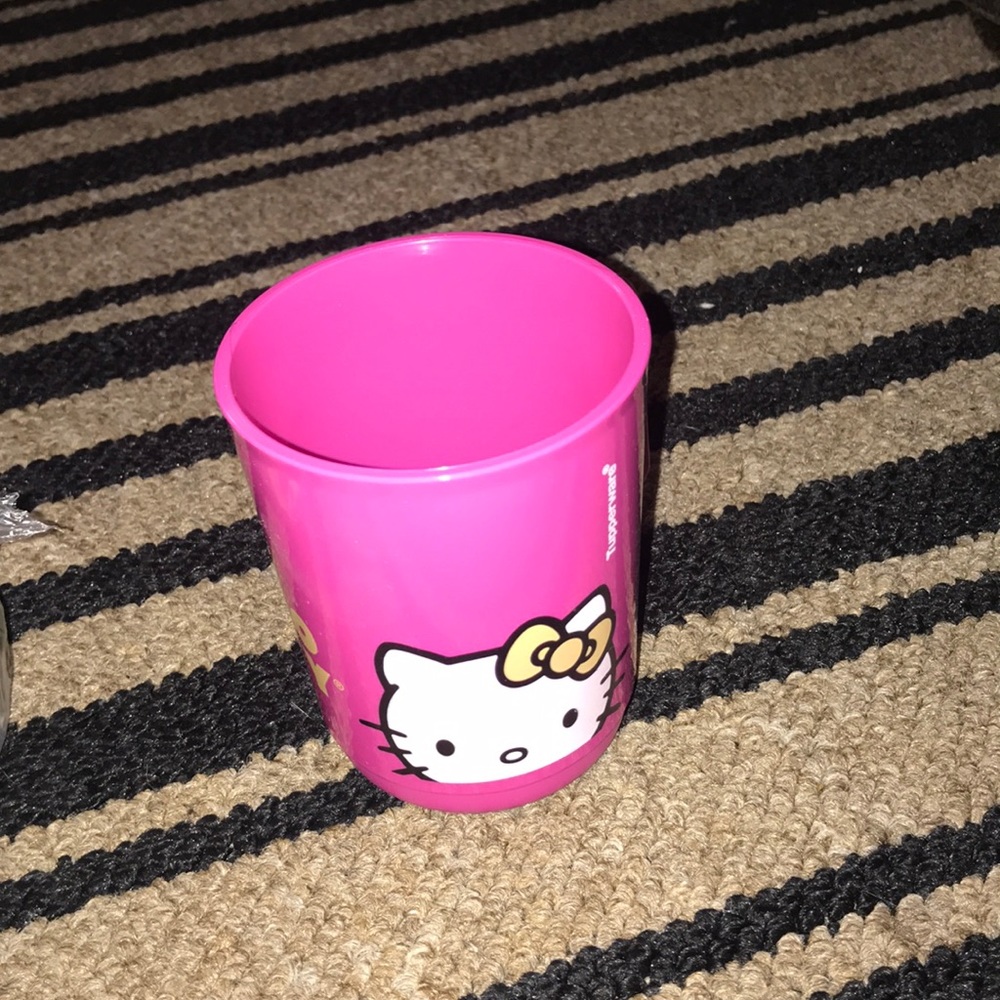 Hello kitty Tupperware ๐ - Picture 3 of 6